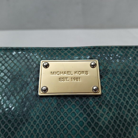 Michael Kors Green Leather Snakeskin Embossed Zip Around Credit Card Wallet - Picture 4 of 16